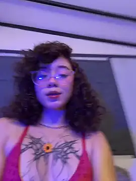 Snapshot of luci_butterfly chatting on February 2026 08:03:02 PM luci butterfly online show from February 2026 08:03:02 PM