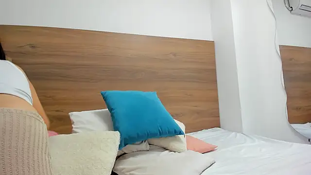 Snapshot of luz-miiaa chatting on February 2026 12:00:01 PM luz-miiaa online show from February 2026 12:00:01 PM