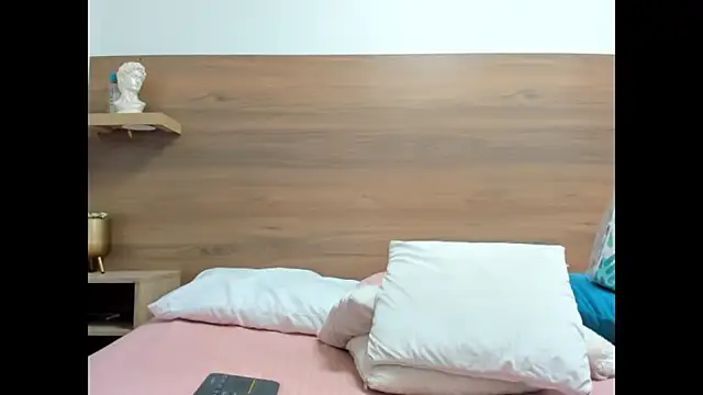 Snapshot of luz-miiaa chatting on February 2026 12:01:02 PM luz-miiaa online show from February 2026 12:01:02 PM