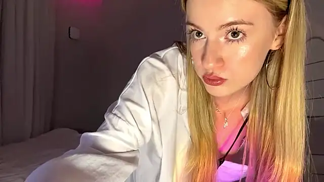 Snapshot of Between_Eeys chatting on February 2026 03:39:02 PM Between Eeys online show from February 2026 03:39:02 PM