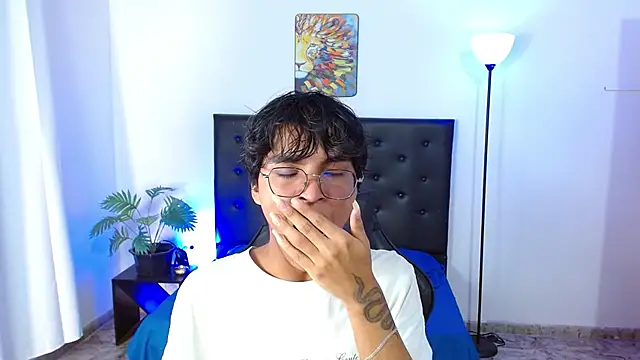 Snapshot of Maecum18 chatting on February 2026 10:14:02 PM Maecum18 online show from February 2026 10:14:02 PM