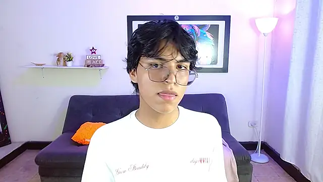 Snapshot of Maecum18 chatting on February 2026 08:29:02 PM Maecum18 online show from February 2026 08:29:02 PM