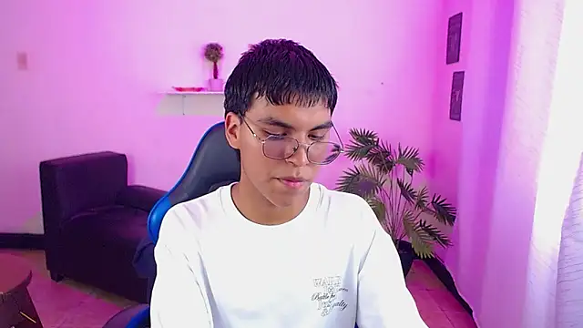 Maecum18 online show from March 2026 09:15:01 PM