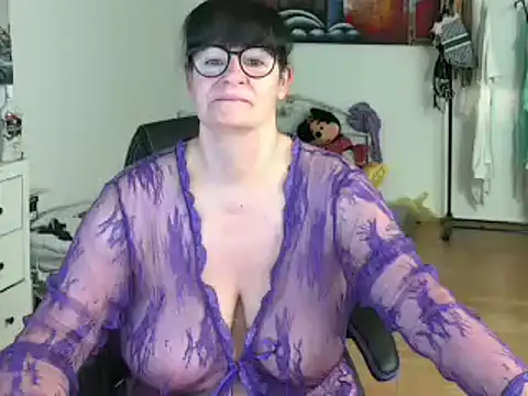 Snapshot of Sylly chatting on January 2025 08:22:01 AM Sylly online show from January 2025 08:22:01 AM