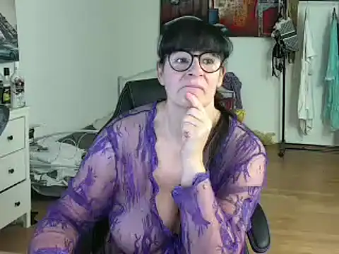 Snapshot of Sylly chatting on February 2025 07:33:02 AM Sylly online show from February 2025 07:33:02 AM