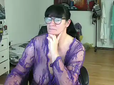 Snapshot of Sylly chatting on February 2025 11:32:02 AM Sylly online show from February 2025 11:32:02 AM