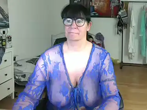 Snapshot of Sylly chatting on February 2025 07:31:01 AM Sylly online show from February 2025 07:31:01 AM