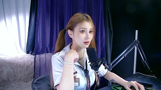 Yunny-888 online show from February 2026 06:08:02 AM