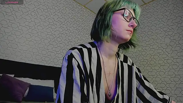 Snapshot of Scarle_Whisper chatting on May 2026 09:17:01 AM Scarle Whisper online show from May 2026 09:17:01 AM