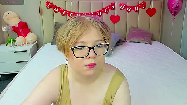 Snapshot of Lauraaa_Smith chatting on February 2026 12:39:01 AM Lauraaa Smith online show from February 2026 12:39:01 AM