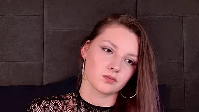 Vixsariaaa online show from March 2026 06:04:01 PM