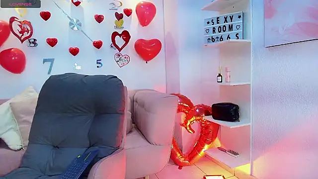 Snapshot of Luna_Millers chatting on February 2026 12:58:02 PM Luna Millers online show from February 2026 12:58:02 PM