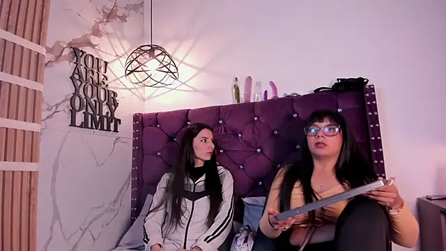 Snapshot of Valkiria-and-Dione chatting on February 2026 07:18:01 PM Valkiria-and-Dione online show from February 2026 07:18:01 PM