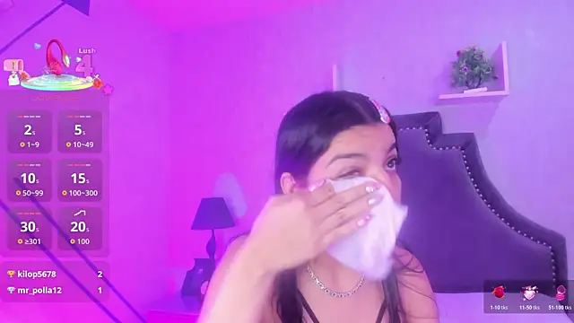 KarelyMitchel online show from April 2026 01:09:02 PM