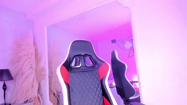 KarelyMitchel online show from April 2026 01:04:02 PM