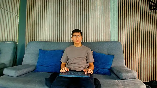 Aron pulse online show from February 2026 01:17:01 PM