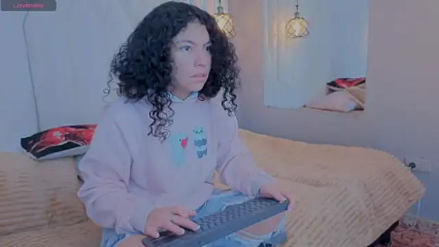 Zoe-yanin online show from April 2026 07:06:02 PM