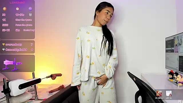 kaylaneee  online show from May 2026 12:35:01 PM