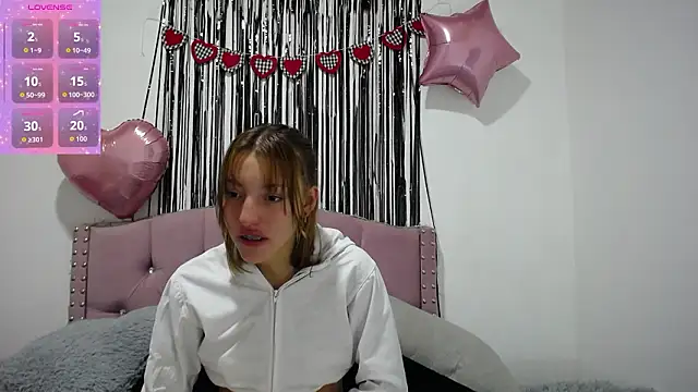 Snapshot of emily_cooper_pym chatting on February 2026 12:28:01 PM emily cooper pym online show from February 2026 12:28:01 PM