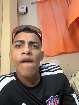 Snapshot of dominick_fran chatting on February 2026 04:32:01 AM dominick fran online show from February 2026 04:32:01 AM