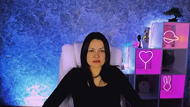 karolina robinson online show from March 2026 12:00:02 PM