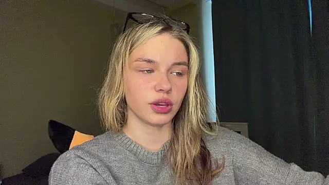 Snapshot of EarthaStinett chatting on May 2026 08:42:01 AM EarthaStinett online show from May 2026 08:42:01 AM
