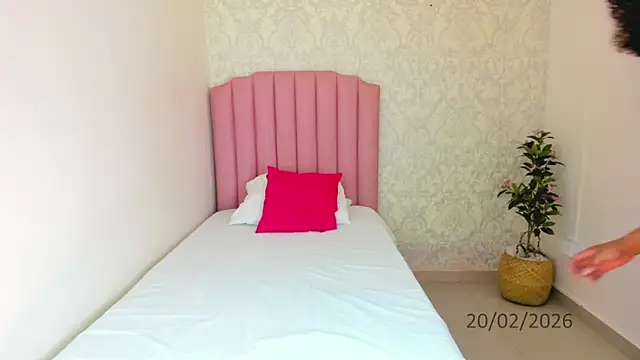 Snapshot of Brit_weston chatting on February 2026 08:09:02 PM Brit weston online show from February 2026 08:09:02 PM