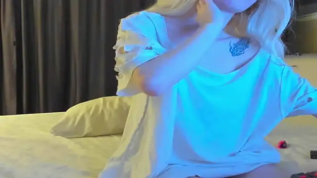 Lesyalisss online show from April 2026 09:39:33 PM