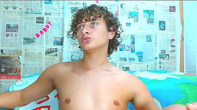 Snapshot of arielnoir6958 chatting on February 2026 12:33:02 AM arielnoir6958 online show from February 2026 12:33:02 AM