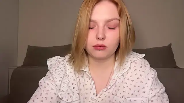Snapshot of Ophelia_Ritz chatting on April 2026 10:19:02 PM Ophelia Ritz online show from April 2026 10:19:02 PM