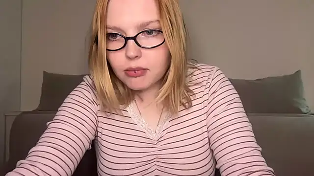 Snapshot of Ophelia_Ritz chatting on May 2026 11:22:02 PM Ophelia Ritz online show from May 2026 11:22:02 PM