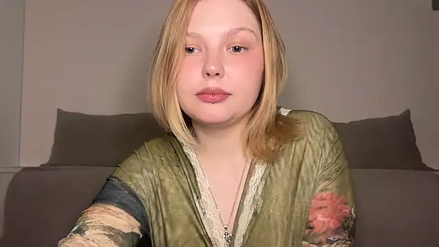 Snapshot of Ophelia_Ritz chatting on May 2026 10:27:02 PM Ophelia Ritz online show from May 2026 10:27:02 PM