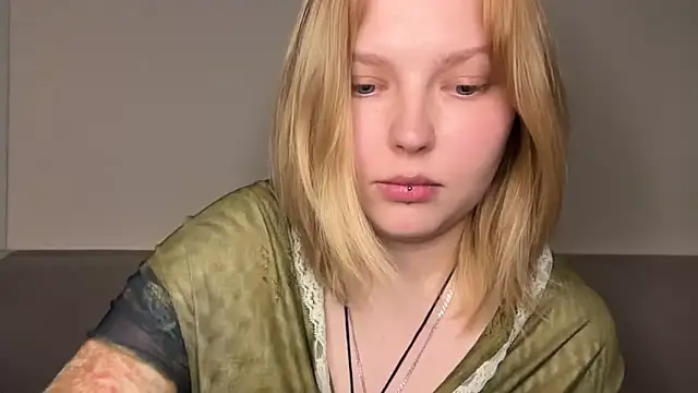 Snapshot of Ophelia_Ritz chatting on May 2026 08:40:02 PM Ophelia Ritz online show from May 2026 08:40:02 PM