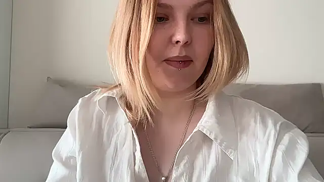 Snapshot of Ophelia_Ritz chatting on June 2026 06:52:02 AM Ophelia Ritz online show from June 2026 06:52:02 AM