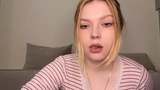 Snapshot of Ophelia_Ritz chatting on June 2026 04:59:01 AM Ophelia Ritz online show from June 2026 04:59:01 AM