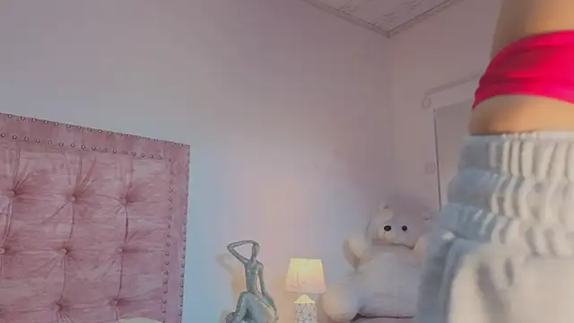 Jennifer Lee  online show from May 2026 03:19:02 PM