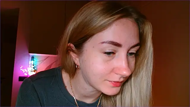 Snapshot of BluueSilk chatting on February 2026 06:40:02 AM BluueSilk online show from February 2026 06:40:02 AM