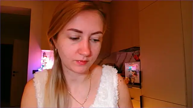 Snapshot of BluueSilk chatting on February 2026 06:30:02 AM BluueSilk online show from February 2026 06:30:02 AM