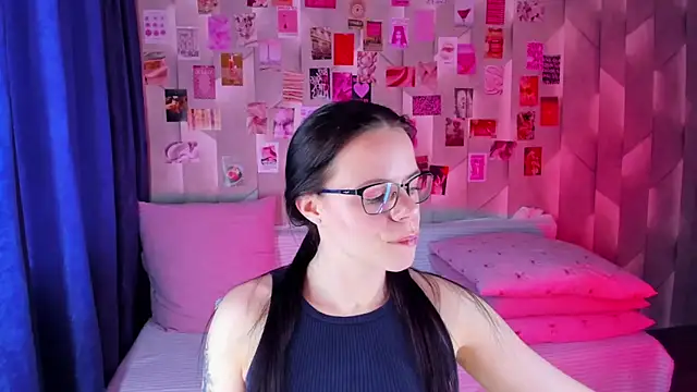 Snapshot of Alanna_Pow chatting on April 2026 03:06:02 AM Alanna Pow online show from April 2026 03:06:02 AM