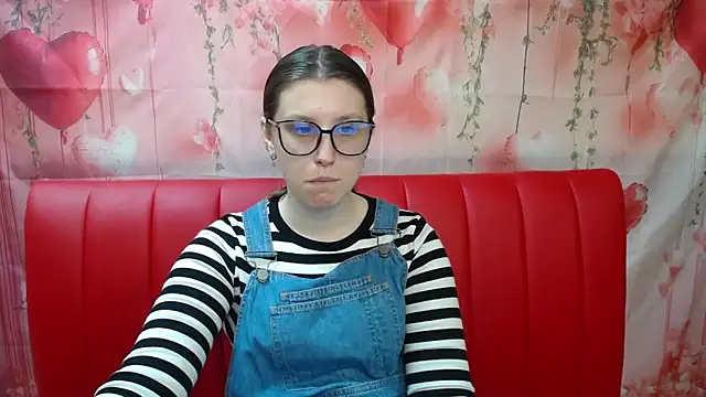 Snapshot of LilianaShine chatting on May 2026 05:14:01 AM LilianaShine online show from May 2026 05:14:01 AM
