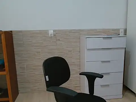 Snapshot of LatinLeone chatting on May 2026 03:06:01 PM LatinLeone online show from May 2026 03:06:01 PM