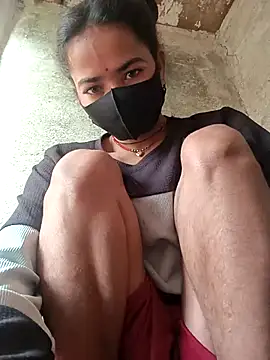 Snapshot of Sunali_Bendre chatting on February 2026 03:11:01 AM Sunali Bendre online show from February 2026 03:11:01 AM