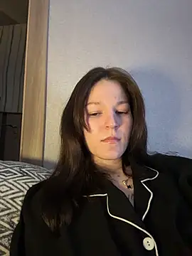 OliaLav online show from February 2026 07:17:02 PM