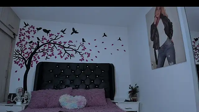 Snapshot of vicky_ney chatting on January 2025 11:30:01 PM vicky ney online show from January 2025 11:30:01 PM