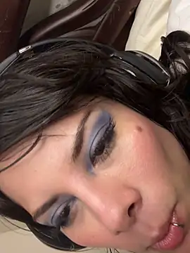 Snapshot of Isalove99 chatting on February 2026 05:33:02 AM Isalove99 online show from February 2026 05:33:02 AM