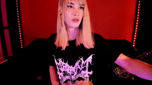 Snapshot of PervertedMissCloe chatting on February 2026 04:33:02 AM PervertedMissCloe online show from February 2026 04:33:02 AM