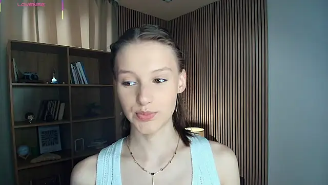 Snapshot of LianneBynon chatting on July 2026 08:40:01 AM LianneBynon online show from July 2026 08:40:01 AM