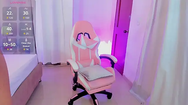 Snapshot of karlaa_megan chatting on February 2026 07:33:02 PM karlaa megan online show from February 2026 07:33:02 PM