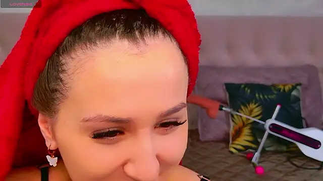 Snapshot of JasminUqueen chatting on February 2026 01:10:02 AM JasminUqueen online show from February 2026 01:10:02 AM