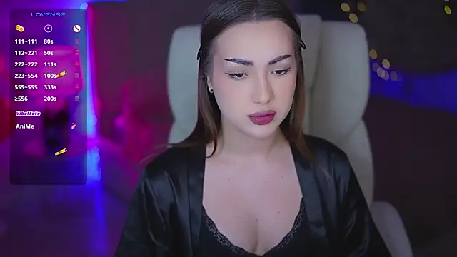 Snapshot of OliviaMoore_ chatting on February 2026 07:02:02 AM OliviaMoore online show from February 2026 07:02:02 AM